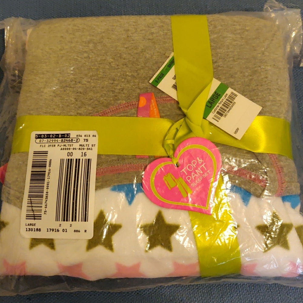 🌈  🌟 NIB women/jr 2piece PJ w/🌈 🌟rainbow stars